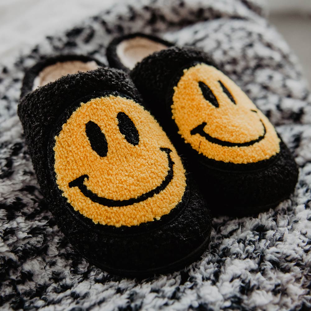 Concurreren oven Coöperatie Black Fuzzy Smiley Face Slippers